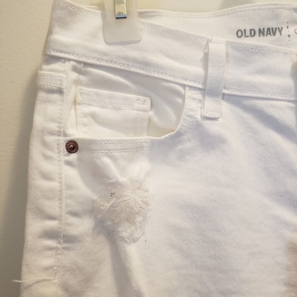Old Navy Curvy Profile White Bermuda Jean Shorts - Picture 5 of 7